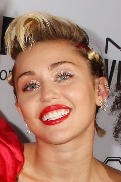  - Miley Cyrus la Amfar Inspiration Gala New York