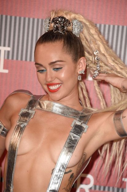  - Miley Cyrus la MTV Video Music Awards Arrivals