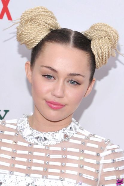  - Miley Cyrus la A Very Murray Christmas Premiere in New York
