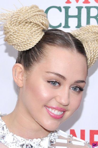  - Miley Cyrus la A Very Murray Christmas Premiere in New York