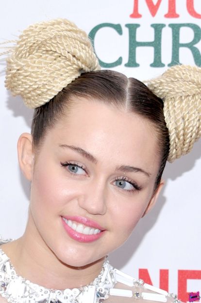  - Miley Cyrus la A Very Murray Christmas Premiere in New York