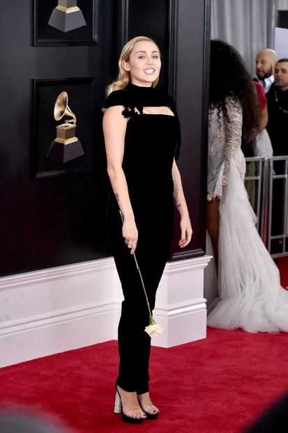  - Miley Cyrus la 60th Annual GRAMMY Awards at Madison Square Garden in New York Red Carpet