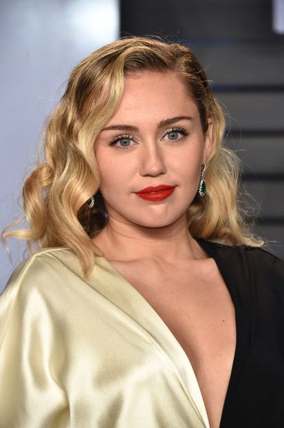  - Miley Cyrus laThe 2018 Vanity Fair Oscar Party in Beverly Hills Red Carpet