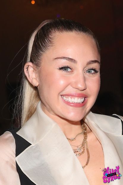  - Miley Cyrus la My Friend s Place 30th Anniversary Gala at Hollywood Palladium