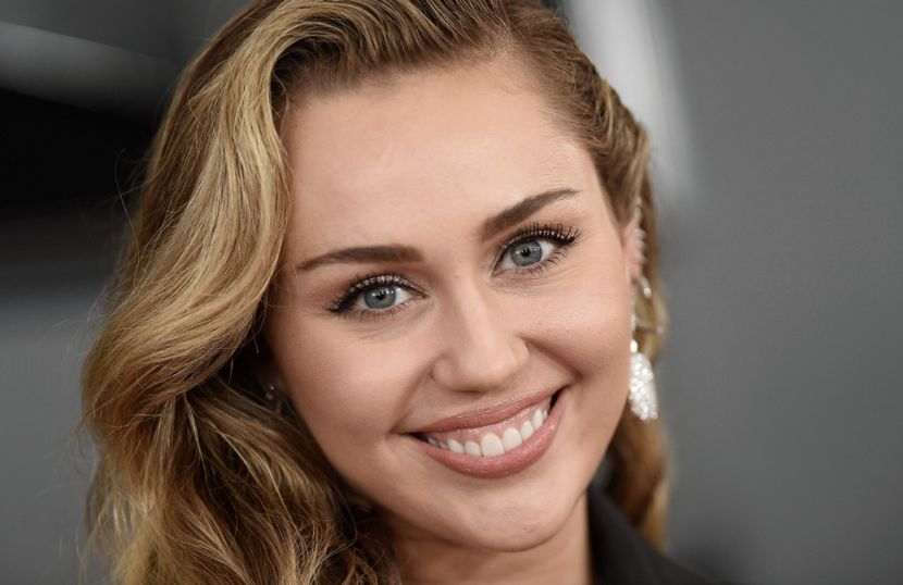  - Miley Cyrus la 61th Annual GRAMMY Awards at Staples Center in Los Angeles Red Carpet