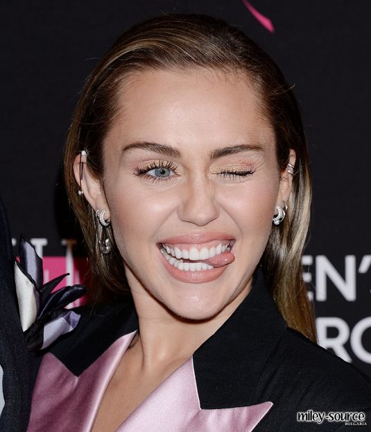  - Miley Cyrus la The Women s Cancer Research Fund s An Unforgettable Evening Benefit Gala