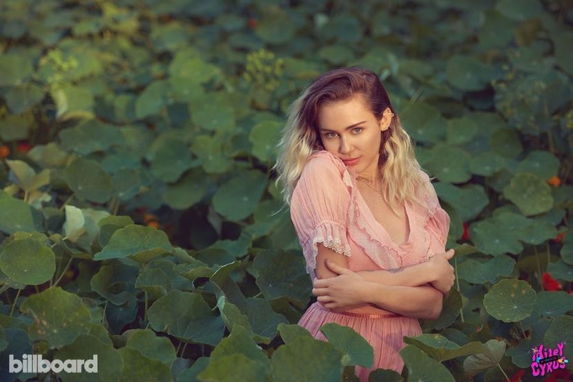  - MILEY CYRUS PHOTOSHOOTS 1