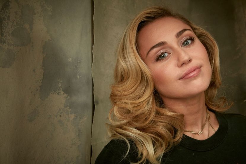  - MILEY CYRUS PHOTOSHOOTS 2