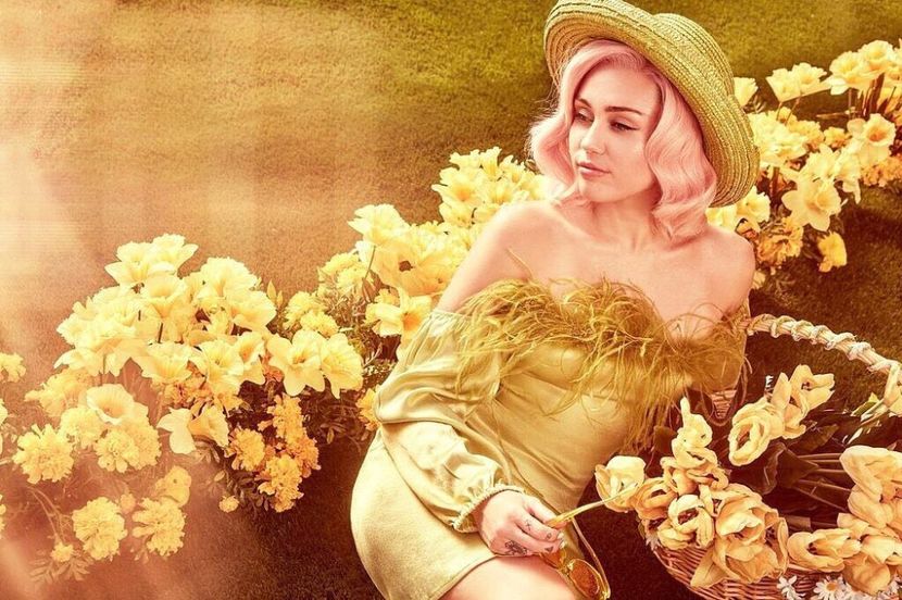  - MILEY CYRUS PHOTOSHOOTS 1
