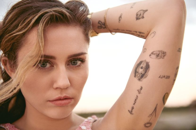  - MILEY CYRUS PHOTOSHOOTS 1