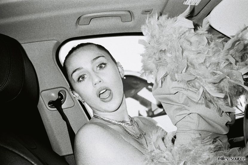  - MILEY CYRUS PHOTOSHOOTS 2