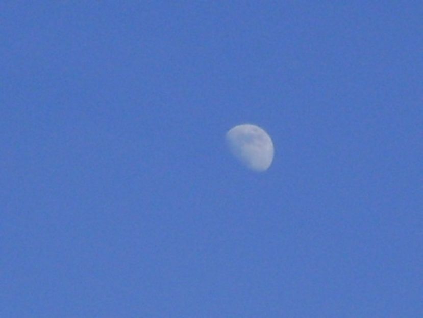 Luna in crestere in Balanta - Luna - Soarele si norii - 1