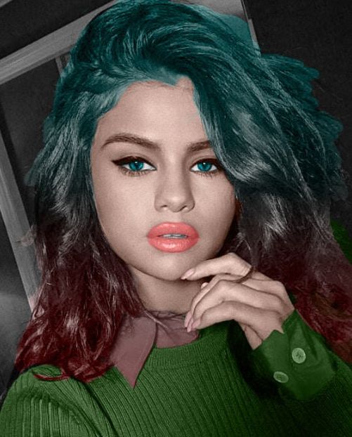  - 001a Selena