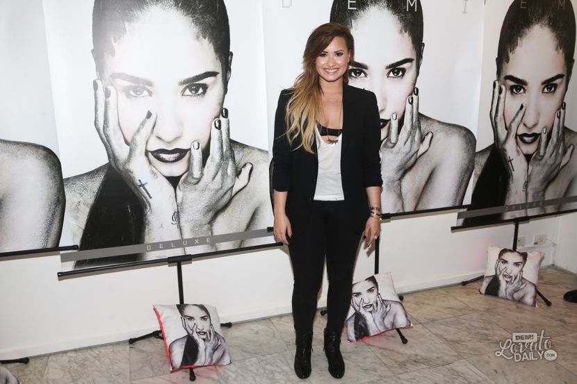  - Demi Lovato la PRESS CONFERENCE IN SAO PAULO