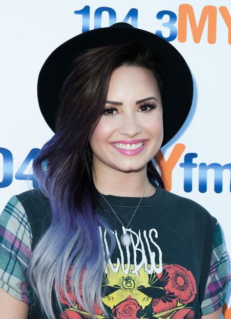 Demi_Lovato_10-4-0 - Demi Lovato la104 3 MY FM PRESENTS MY BIG NIGHT OUT IN HOLLYWOOD