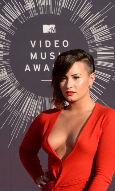 Demi_Lovato_23-28 - Demi Lovato la VIDEO MUSIC AWARDS