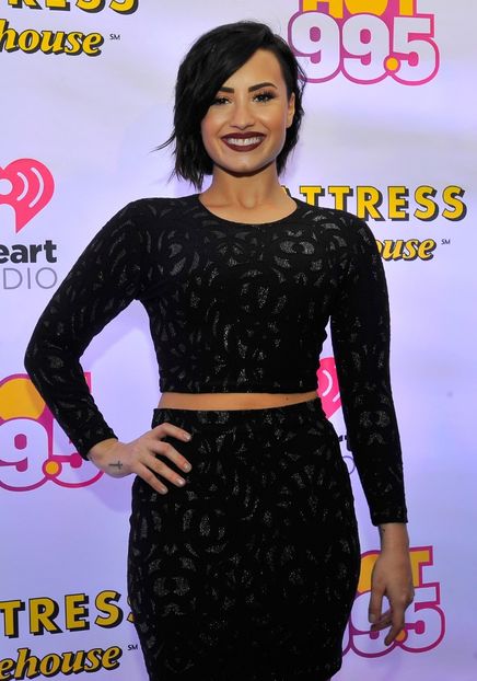  - Demi Lovato la HOT 99 5 S JINGLE BALL 2014 ARRIVALS