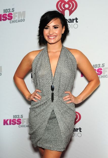Demi_Lovato_4-19 - Demi Lovato la 103 5 KISS FM S JINGLE BALL 2014
