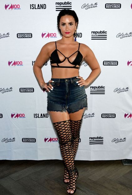  - Demi Lovato la Z100 COOL FOR THE SUMMER POOL PARTY IN NEW YORK