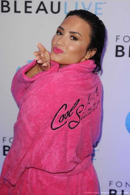  - Demi Lovato la BACKSTAGE AT Y100 COOL FOR THE SUMMER POOL PARTY IN MIAMI