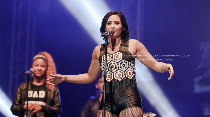  - Demi Lovato la NRJ MUSIC TOUR IN SAINT QUENTIN FRANCE