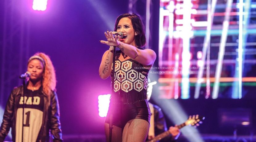  - Demi Lovato la NRJ MUSIC TOUR IN SAINT QUENTIN FRANCE