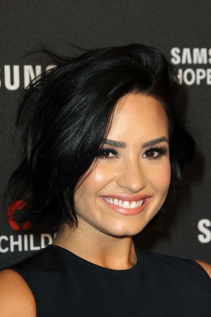  - Demi Lovato la SAMSUNG HOPE FOR CHILDREN GALA AT THE HAMMERSTEIN BALLROOM IN NEW YORK
