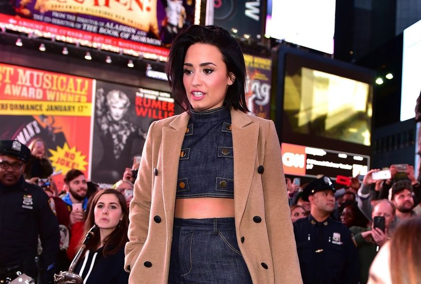  - Demi Lovato la SURPRISE LIVE PERFORMANCE IN TIMES SQUARE NEW YORK