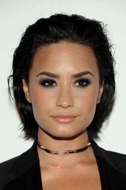  - Demi Lovato la BILLBOARD WOMEN IN MUSIC LUNCHEON AT CIPRIANI RESTAURANT IN NEW YORK