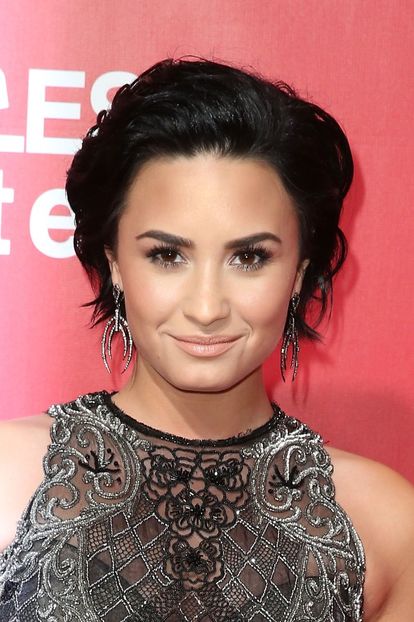 GettyImages-510111274_master - Demi Lovato la MUSICARES P2016 ERSON OF THE YEAR HONORING LIONEL RICHIE IN LOS ANGELES