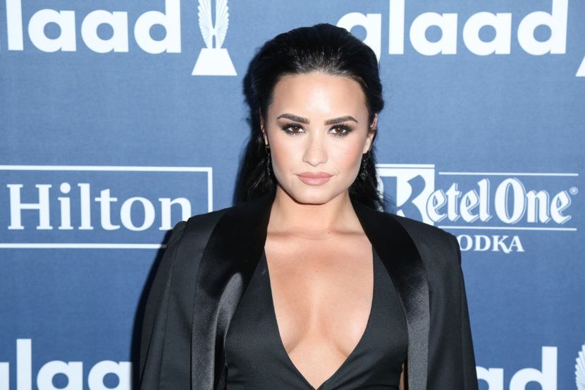 z34 - Demi Lovato la GLAAD MEDIA AWARDS AT THE BEVERLY HILTON IN LOS ANGELES
