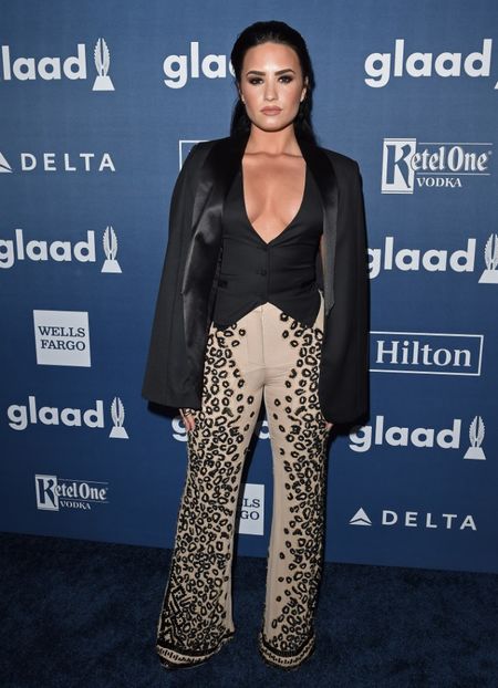 z44 - Demi Lovato la GLAAD MEDIA AWARDS AT THE BEVERLY HILTON IN LOS ANGELES