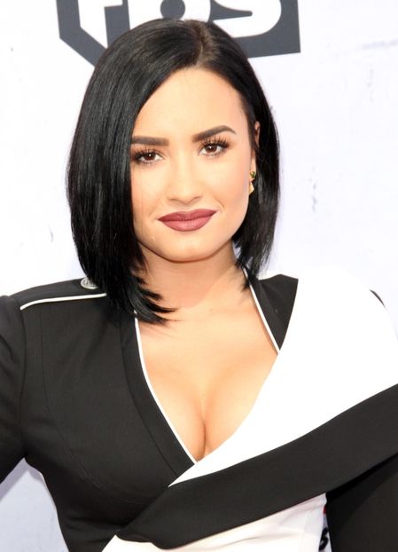 1_2819029-1 - Demi Lovato la IHEARTRADIO MUSIC AWARDS AT THE FORUM CALIFORNIA