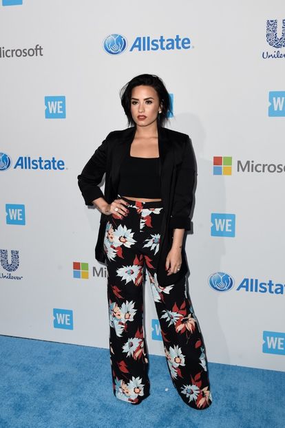 GettyImages-519641024_master - Demi Lovato la WEDAY CALIFORNIA AT THE FORUM IN INGLEWOOD CA