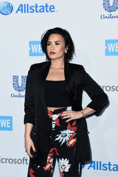GettyImages-519641184_master - Demi Lovato la WEDAY CALIFORNIA AT THE FORUM IN INGLEWOOD CA