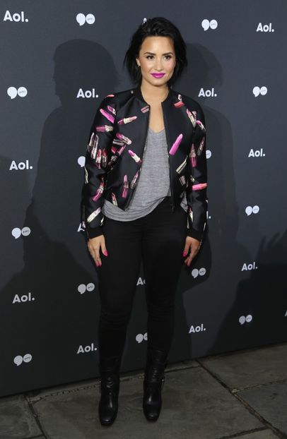  - Demi Lovato la AOL NEWFRONT AT SEAPORT DISTRICT IN NEW YORK