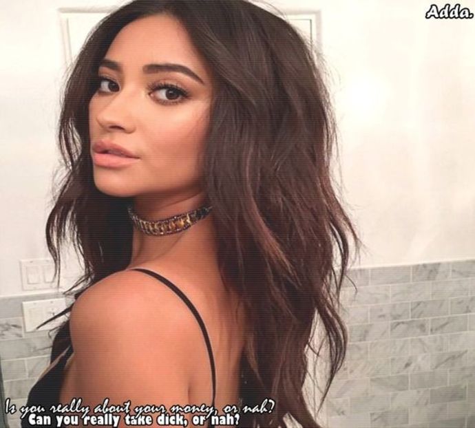 》Nu-s vreo babă, nesimțitule. =)))))))))))))))) *îl scuipă, dar n-are țintă, dă pe lângă* - SO3xE03 And I find it kinda funny