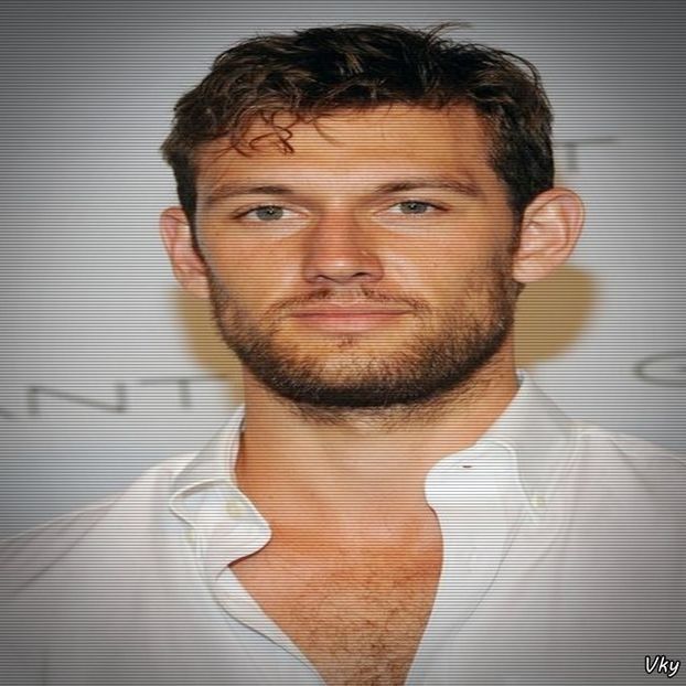 ▬ ❝Buna, buna si tie.❞ Se uita la ea si zambeste scurt. =))) - SO3xE03 And I find it kinda funny