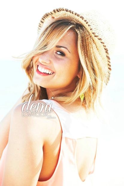  - DEMI LOVATO PHOTOSHOOTS 2