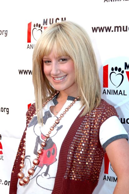  - Ashley Tisdale la Much Love Animal Rescue Shop Til You Drool Benefit at 5th and Sunset Studios Los A