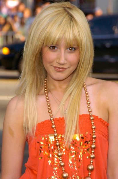 - Ashley Tisdale la The Sisterhood of the Traveling Pants Los Angeles Premiere at Grauman s Chinese Th