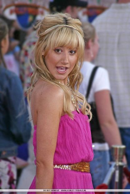  - Ashley Tisdale la The Perfect Man Los Angeles Premiere at Universal Studios in Hollywood
