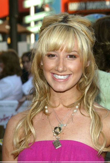  - Ashley Tisdale la The Perfect Man Los Angeles Premiere at Universal Studios in Hollywood