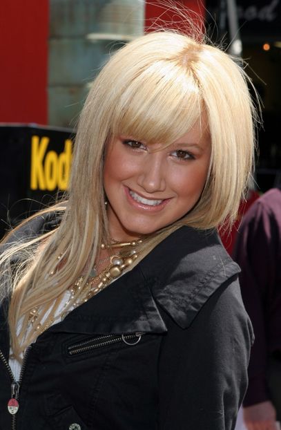  - Ashley Tisdale la Herbie Fully Loaded Los Angeles Premiere at El Capitan Theater in Hollywood