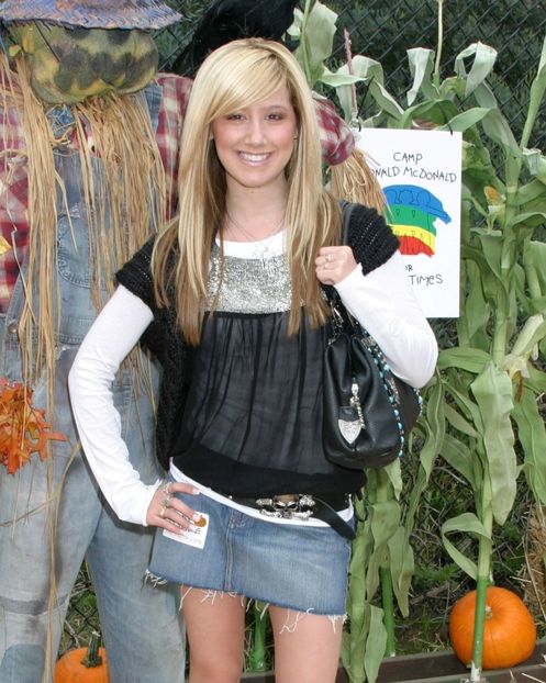  - Ashley Tisdale la Camp Ronald McDonald for Good Times 13th annual Halloween