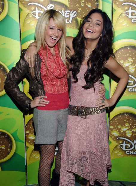  - VANESSA HUDGENS SI ASHLEY TISDALE