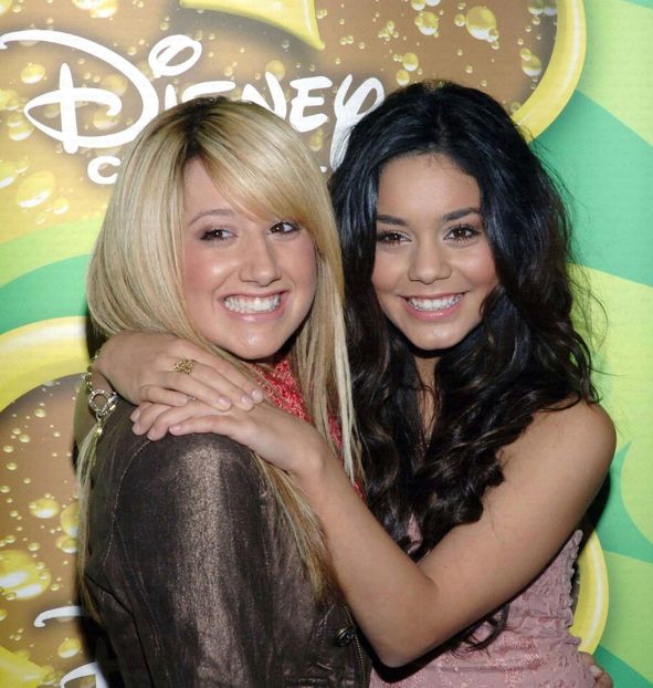  - VANESSA HUDGENS SI ASHLEY TISDALE
