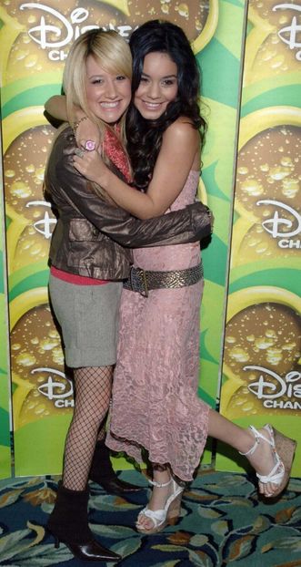  - VANESSA HUDGENS SI ASHLEY TISDALE