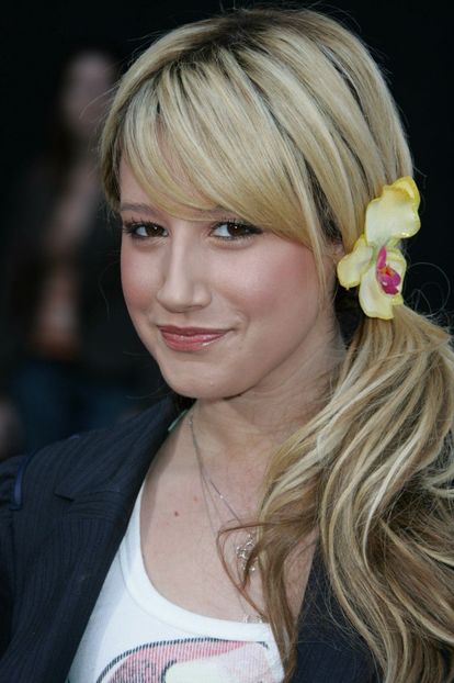  - Ashley Tisdale la Curious George World Premiere at the ArcLight in Hollywood
