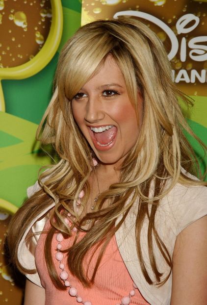  - Ashley Tisdale la Stars of the Disney Channel appear at Splashlight Studios in New York City